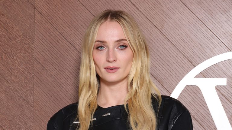 Sophie Turner a confirmé Lara Croft alors que «Tomb Raider» de Prime Video définit la date de début de la production