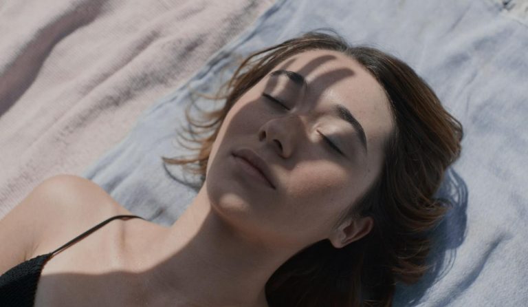 Toronto: ‘Forastera’ explore un traumatisme familial lors d’une séance de vacances par tragédie (bande-annonce exclusive)
