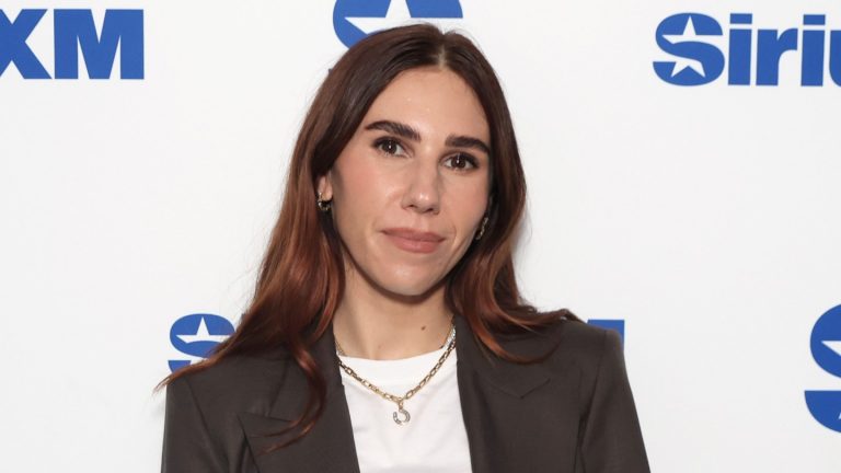 Zosia Mamet appelle le showrunner de «Mad Men» Matthew Weiner «très strict» après les révélations dans un nouveau livre