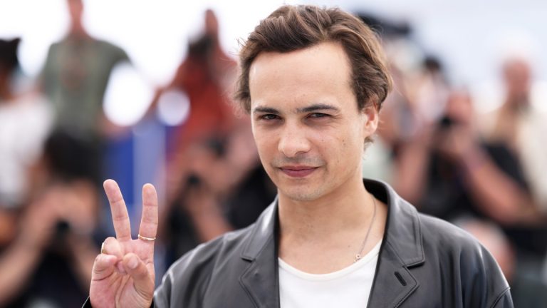 Frank Dillane a quitté la scène dans la vingtaine. Avec « Urchin », il donne une autre chance