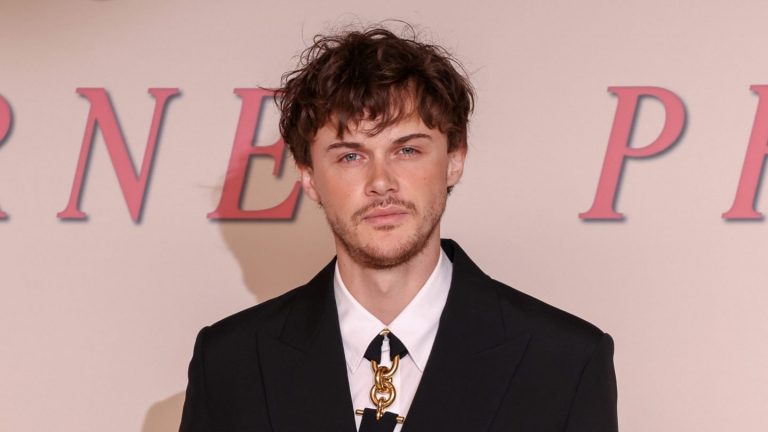 Christopher Briney rejoint le casting de la saison 5 de « Hacks » après la finale de « The Summer I Turned Pretty »