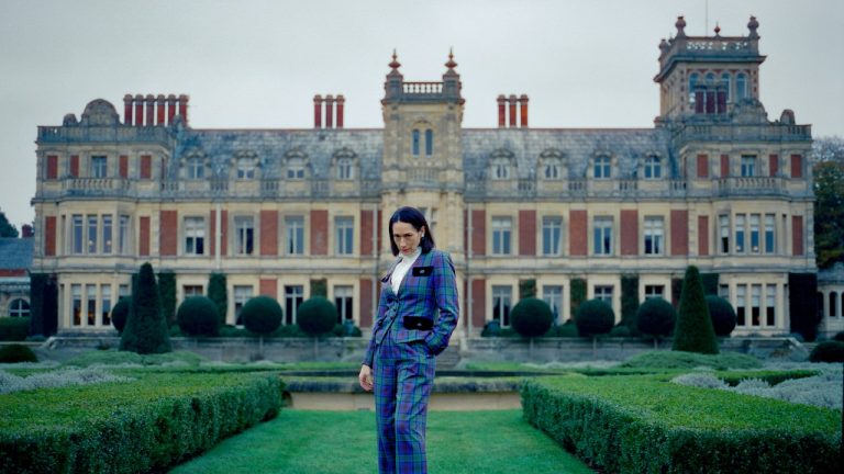 Comment « Lady », un faux documentaire sur un aristocrate trompé, a pris forme dans un véritable manoir anglais