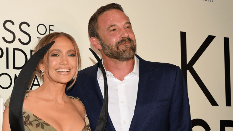Ben Affleck et Jennifer Lopez ont des retrouvailles surprise lors de la première de ‘Kiss of the Spider Woman’