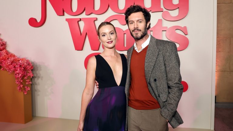 Comment la saison 2 de « Personne ne veut ça » a été modifiée pour donner un moment à Adam Brody et Leighton Meester