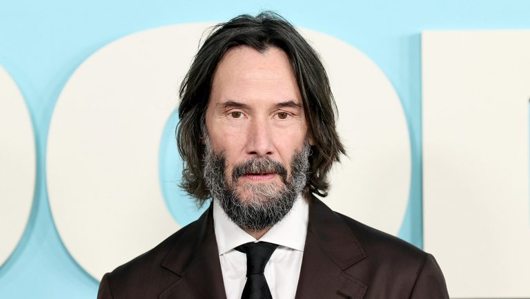 Keanu Reeves révèle son bref changement de nom en tant que jeune acteur : « Bienvenue à Hollywood »