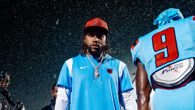 La remarquable première saison de DeSean Jackson en tant qu’entraîneur-chef d’université est désormais une série documentaire (exclusive)