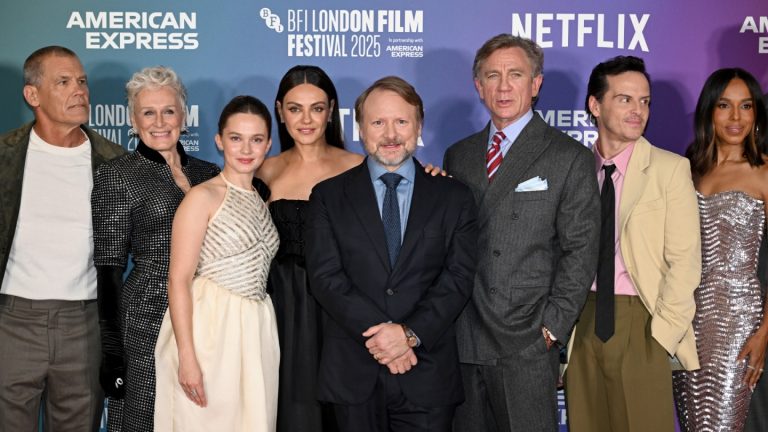 Le créateur de « Knives Out », Rian Johnson, ouvre le Festival du film de Londres dans un style effrayant avec « Wake Up Dead Man » – son mystère de meurtre « le plus personnel » à ce jour