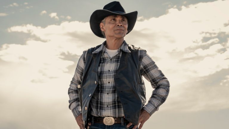 Zahn McClarnon fait face à un tueur obsessionnel dans le prochain cas dans le teaser de la saison 4 de « Dark Winds »