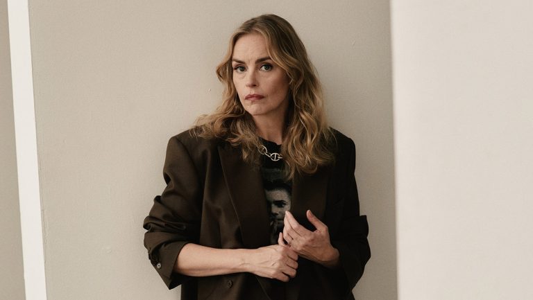 Nina Hoss s’est vu proposer davantage de rôles queer après « Tar » – mais « Hedda » l’a offert et bien plus encore