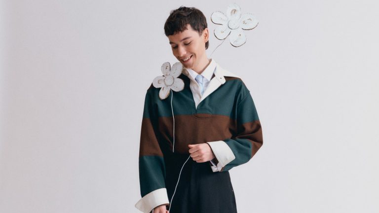 BAFTA Breakthrough Ellis Howard sur « Ce que ça fait pour une fille », Liverpool et la suite