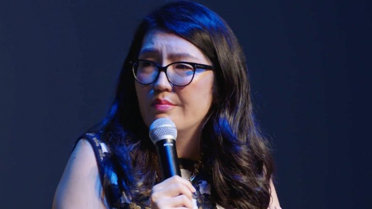 « C’est comme un film mafieux » : « THR présente » des questions et réponses avec la créatrice de « The Summer I Turned Pretty », Jenny Han