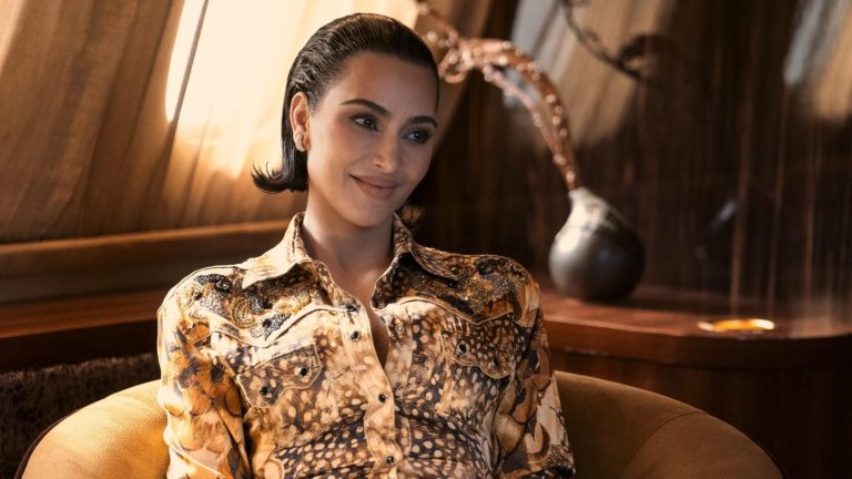 Kim Kardashian joue sur les critiques cinglantes de « Tout est juste » dans une publication Instagram