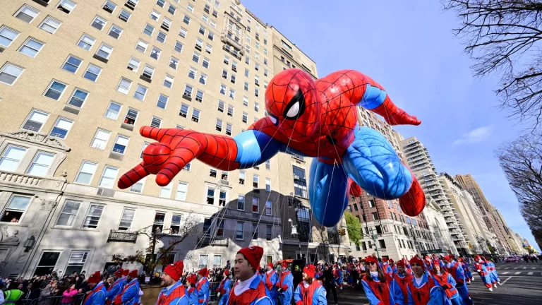 Le défilé de Thanksgiving de Macy 2025 engloutit un record de 34,3 millions de téléspectateurs sur NBC et Peacock