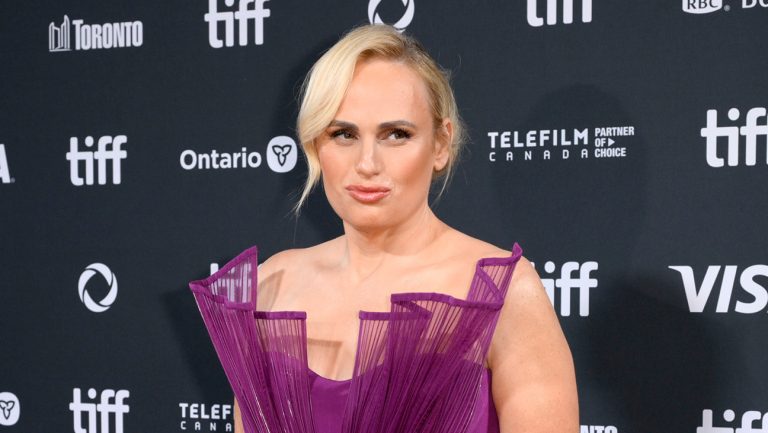 Rebel Wilson s’exprime sur la controverse « The Deb » : « J’étais un lanceur d’alerte »