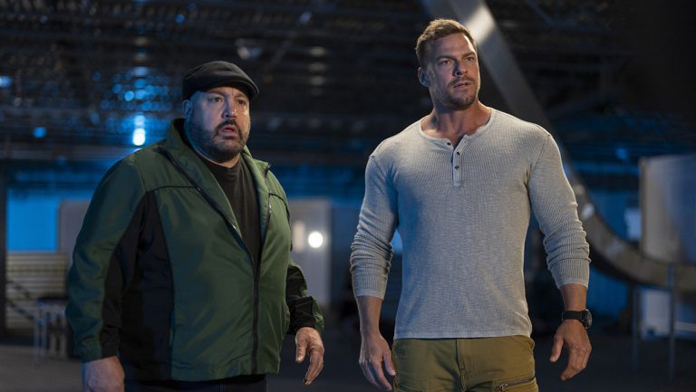 Revue « Playdate » : Alan Ritchson et Kevin James dans la dernière comédie d’action Prime Video conçue pour être ignorée pendant les tâches ménagères