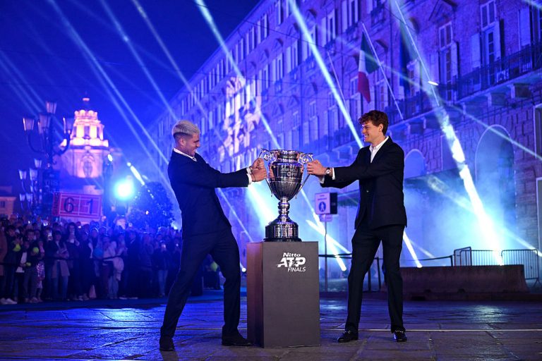 Sinner vs Alcaraz Livestream : Comment regarder le match de tennis des finales ATP en ligne gratuitement