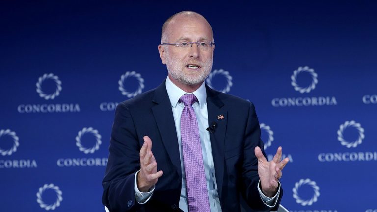 Votre station CBS locale devrait-elle pouvoir capter les émissions d’un autre réseau ? La FCC veut le savoir