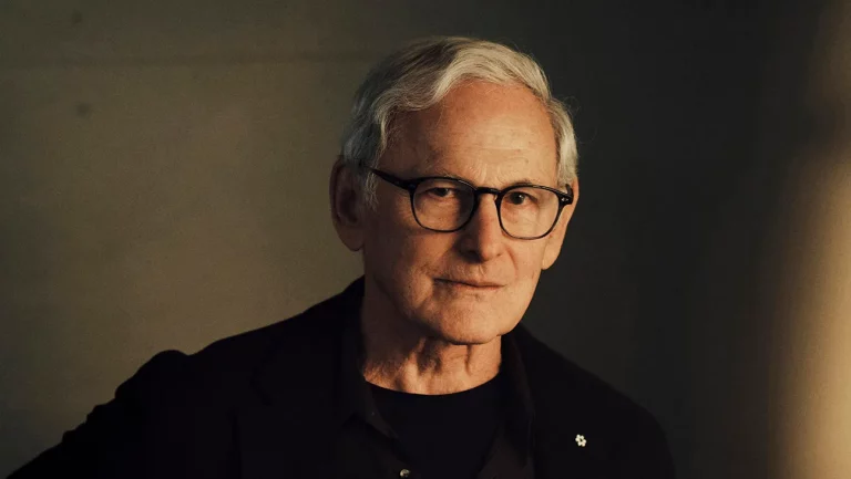 Victor Garber se souvient de la mise en scène historique de « Godspell » à Toronto en 1972 comme d’un « éclair dans une bouteille »