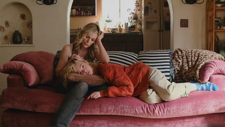 « Margo&rsquo;s Got Money Troubles » avec Elle Fanning et Michelle Pfeiffer fixe la date de sortie et le premier aperçu
