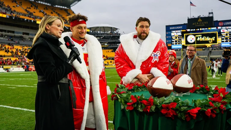 Netflix redessine les grosses vestes bouffantes du Père Noël qu&rsquo;il offre aux MVP du jeu NFL le jour de Noël (exclusif)