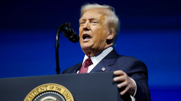 « 60 Minutes » publie un rapport sur les « conditions brutales et torturées » dans la prison du Salvador où l&rsquo;administration Trump a envoyé des expulsés