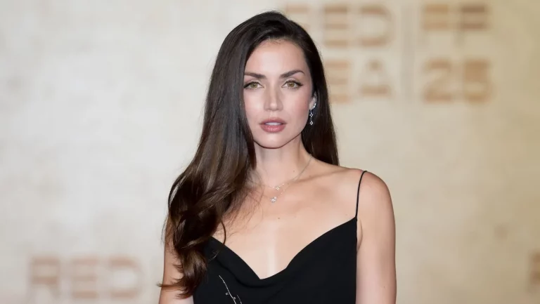 Ana de Armas parle de sa « belle amitié » avec Keanu Reeves ; Devenir une star d’action par accident