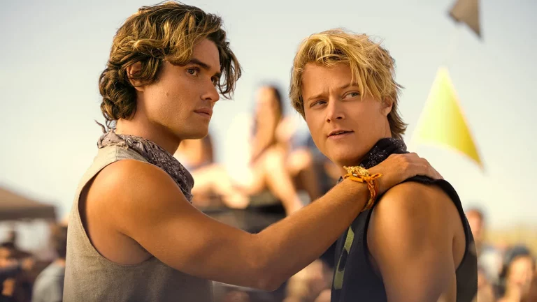 Chase Stokes et les acteurs d&rsquo;Outer Banks se sentent « prêts » à dire au revoir : « Nous voulons que l&rsquo;histoire se termine sur la bonne note »