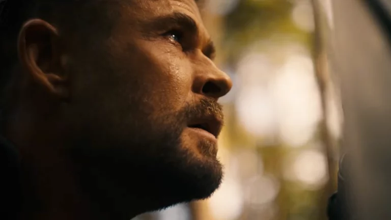 La bande-annonce de « Avengers : Doomsday » montre Thor priant pour avoir la force de combattre le docteur Doom