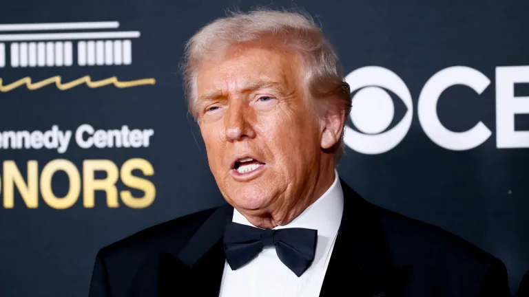 Le Noël du chaos de Trump : organisation d&rsquo;un Kennedy Center Honors rebaptisé, plus de 100 publications sociales sur les réseaux sociaux Angry Truth