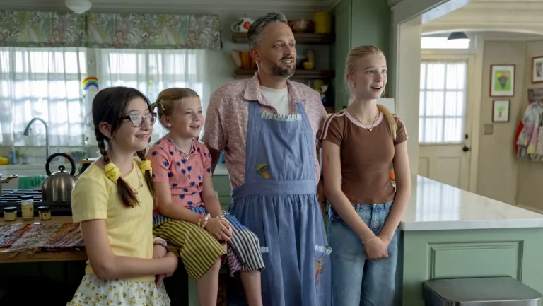 Nate Bargatze et Mandy Moore font un choix parental risqué dans la bande-annonce de « The Breadwinner »