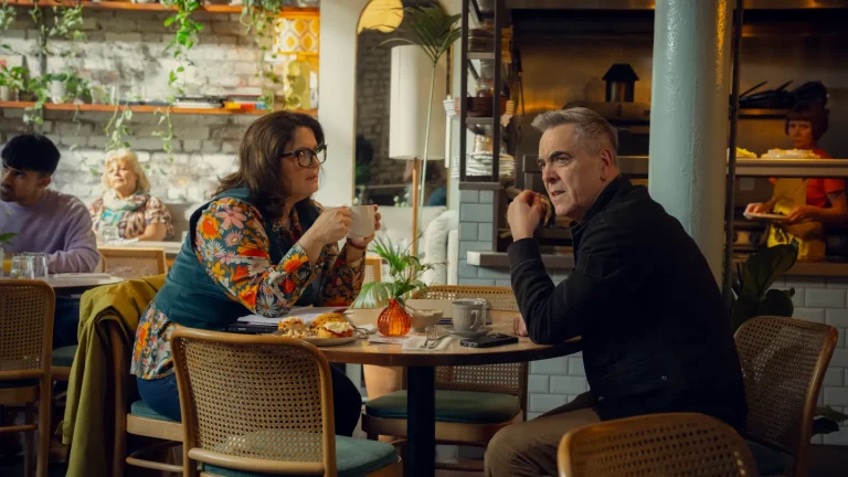 « Run Away » : Harlan Coben et les stars Ruth Jones et James Nesbitt présentent un aperçu de la série Netflix