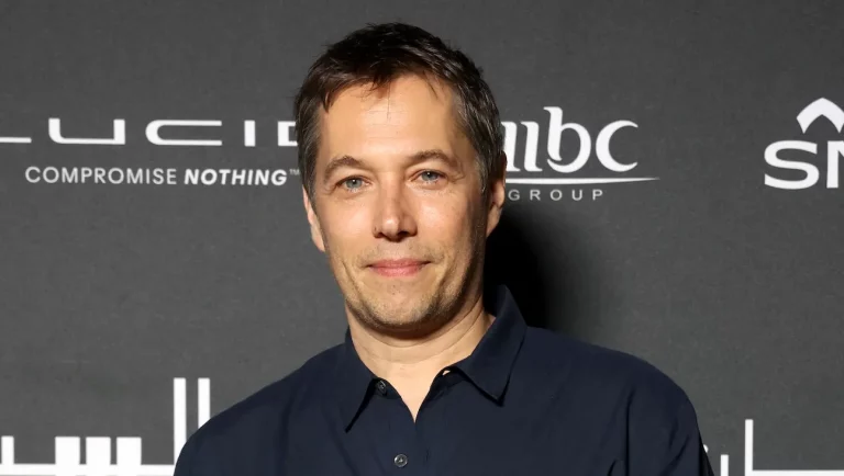 Sean Baker déclare que « les cinéastes doivent mettre le pied à terre » en réponse à l’accord Netflix-Warners