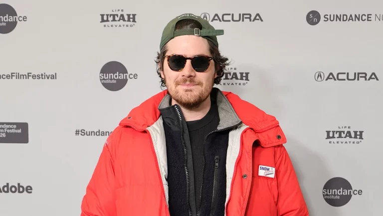 Daniel Roher, lauréat d&rsquo;un Oscar, explique pourquoi il a dédié la première de Sundance à Rob et Michelle Reiner