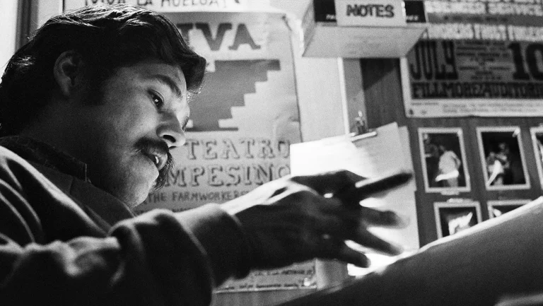 Critique de « American Pachuco : La légende de Luis Valdez » : un dramaturge et réalisateur chicano révolutionnaire reçoit l&rsquo;hommage qu&rsquo;il mérite