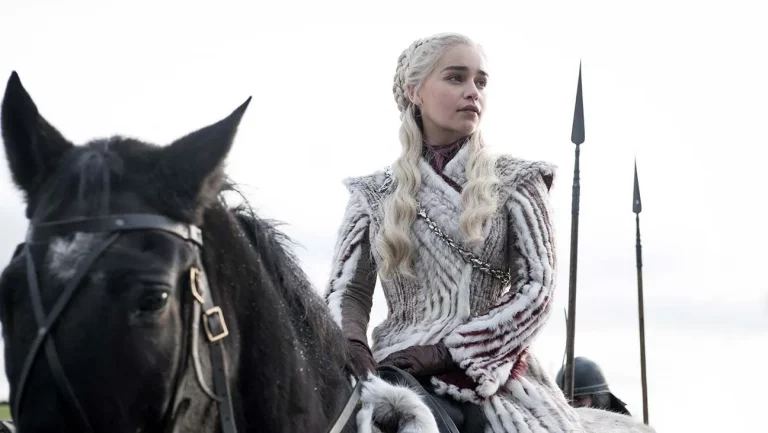 Emilia Clarke a oublié le genre fantastique après « Game of Thrones »