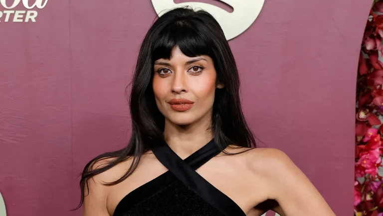 Jameela Jamil explique avoir qualifié Blake Lively de « kamikaze » dans des textes non scellés