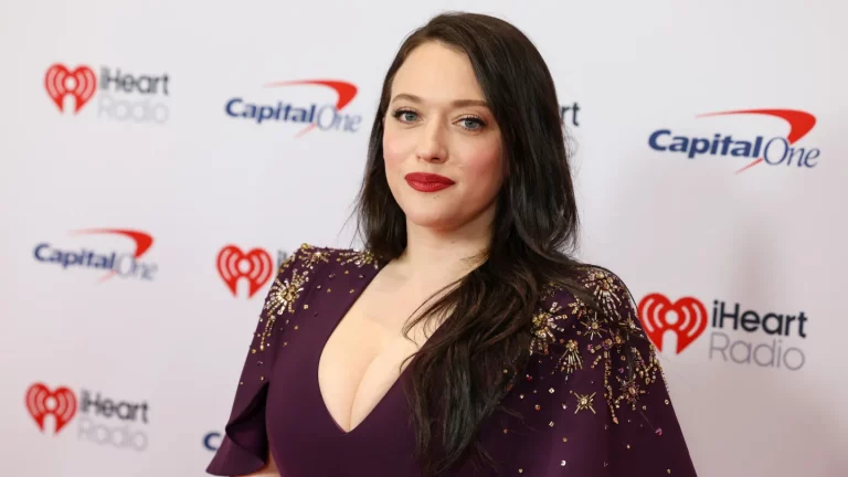 Kat Dennings dit que Marvel « m&rsquo;a scanné », en plaisantant « Ils pourraient me mettre dans tout ce qu&rsquo;ils veulent »