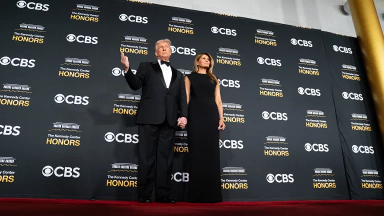 Le Kennedy Center défend la performance des audiences des distinctions honorifiques organisées par Trump : « Ce fut une soirée réussie »