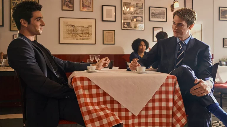 « Mariage rouge, blanc et royal »: Uma Thurman et Sarah Shahi parmi les acteurs de retour alors que le tournage de la suite commence