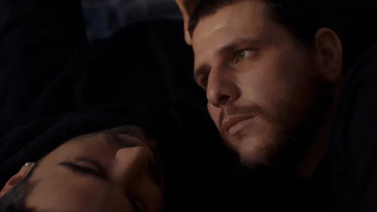 «Pourquoi est-ce que je te vois dans tout?» Zoom sur la tendresse masculine comme forme de résistance (bande-annonce exclusive de l&rsquo;IFFR)