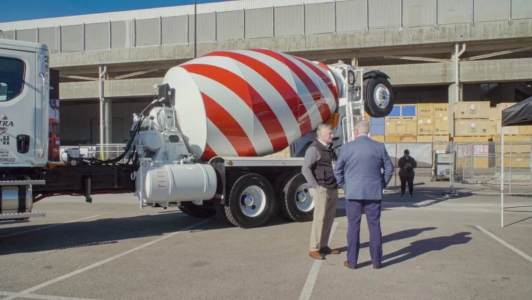 Revue de « L&rsquo;histoire du béton » : John Wilson s&rsquo;interroge sur la permanence et l&rsquo;immortalité dans son long métrage hilarant et poignant « Comment faire »