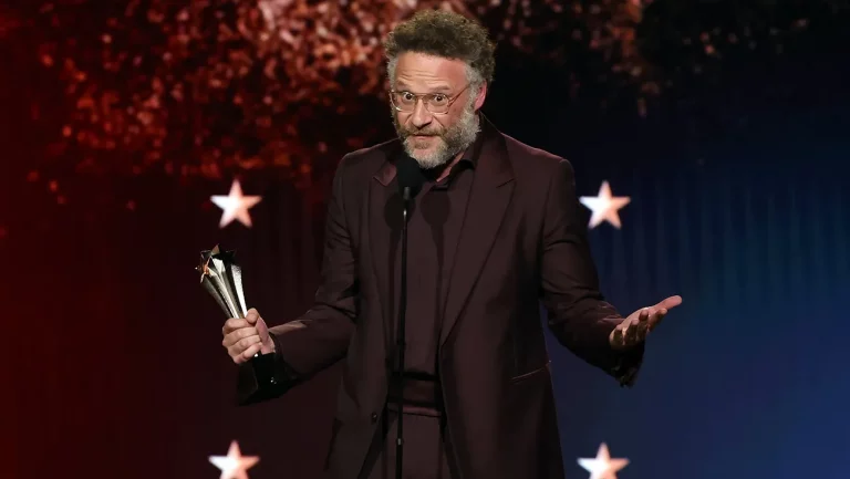 Seth Rogen plaisante en disant qu&rsquo;il « peut annuler la thérapie » après la victoire du Critics Choice : « C&rsquo;est ce que je recherche »