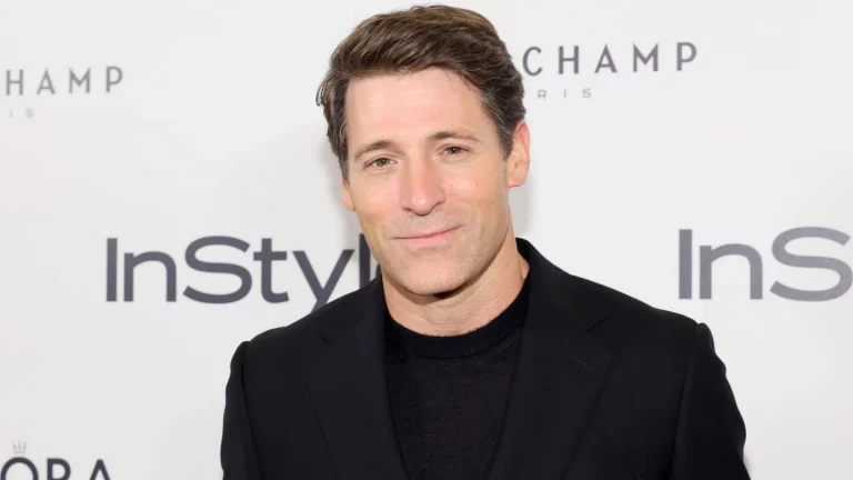 Tony Dokoupil débutera tôt sur CBS Evening News pour couvrir le choquant raid au Venezuela