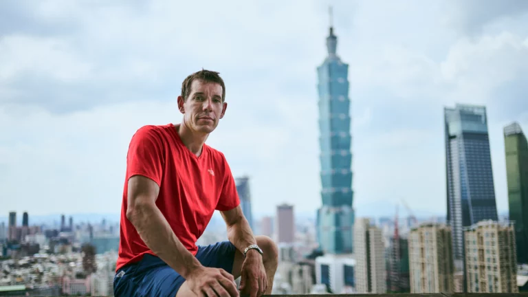 Le producteur de « Skyscraper Live » explique pourquoi Alex Honnold grimpe réellement au Taipei 101 pour Netflix : « La télévision est surtout un mal nécessaire pour lui »