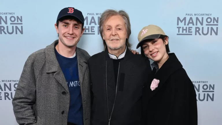 Paul Mescal soutient Paul McCartney lors de l&rsquo;événement Doc alors que le musicien plaisante sur le succès des Beatles : « Nous avons bien fait »