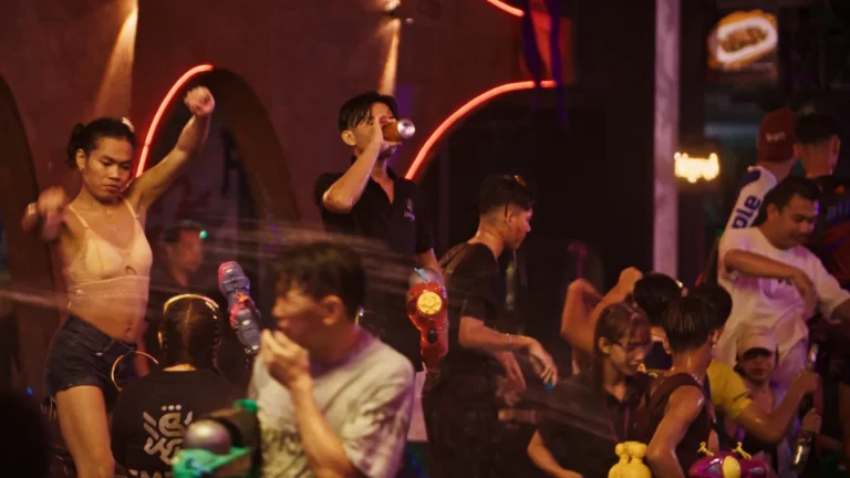 Les « rêves de bière cambodgienne » se transforment en cauchemars dans un documentaire présenté en première au CPH:DOX (bande-annonce exclusive)