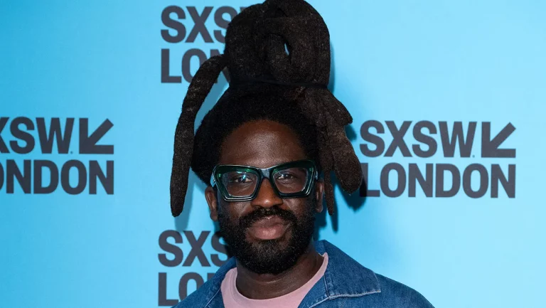 Adjani Salmon, star de « Dreaming Whilst Black », explique pourquoi se lancer dans l&rsquo;industrie n&rsquo;est que le début