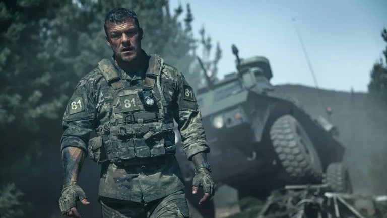 Alan Ritchson fait face à une menace d&rsquo;un autre monde dans la bande-annonce de « War Machine » de Netflix