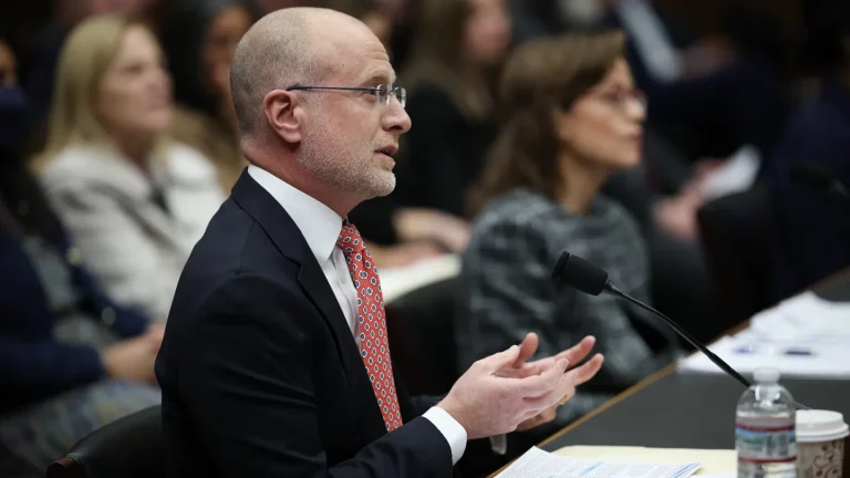 Brendan Carr déclare que la FCC a lancé une « procédure d&rsquo;application » concernant les règles d&rsquo;égalité de temps « The View »