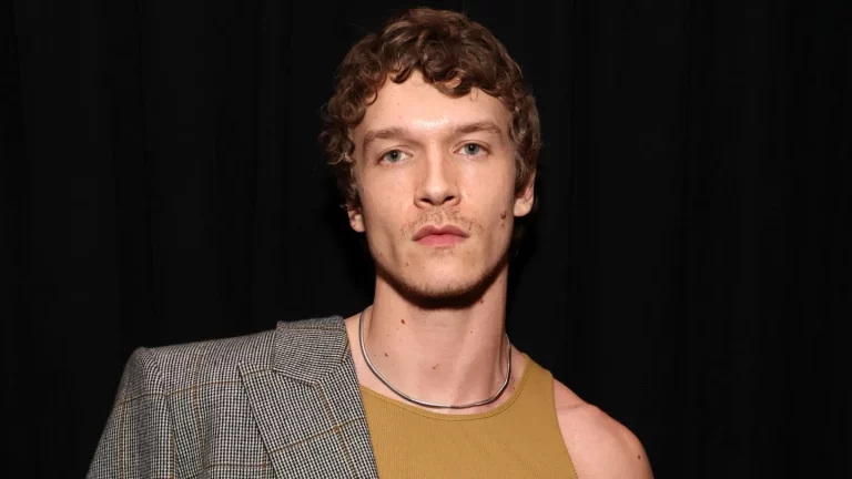 Connor Storrie en pourparlers pour la comédie A24 High School Reunion « Peaked »